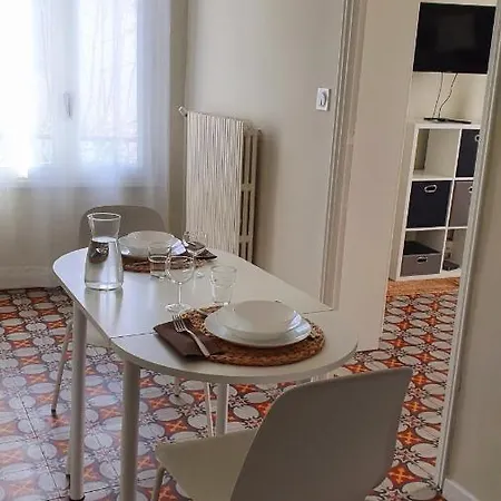 Studio Sommieres Apartment